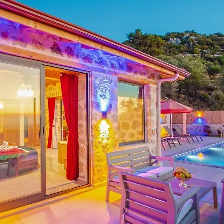 Uezuemlue 2 Bedroom Secluded With Hot Tub Villa Kalkan
