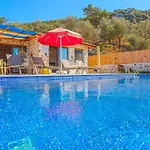 فيلة Uezuemlue 2 Bedroom Secluded With Hot Tub كالكان
