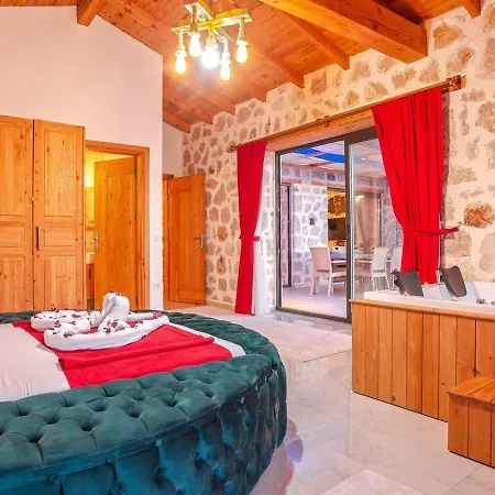 Uezuemlue 2 Bedroom Secluded With Hot Tub Villa *