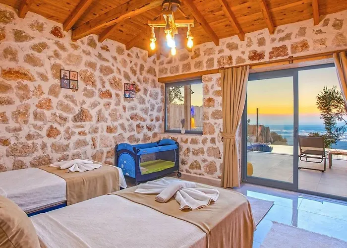 Uezuemlue 2 Bedroom Secluded With Hot Tub Вилла *