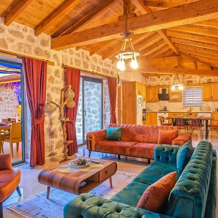 Uezuemlue 2 Bedroom Secluded With Hot Tub