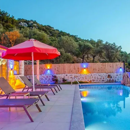 Uezuemlue 2 Bedroom Secluded With Hot Tub