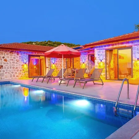 Βίλα Uezuemlue 2 Bedroom Secluded With Hot Tub Καλκάν